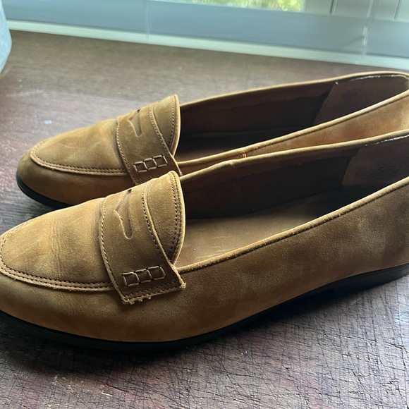 Bass woman’s suede loafers size 9 - Picture 1 of 9
